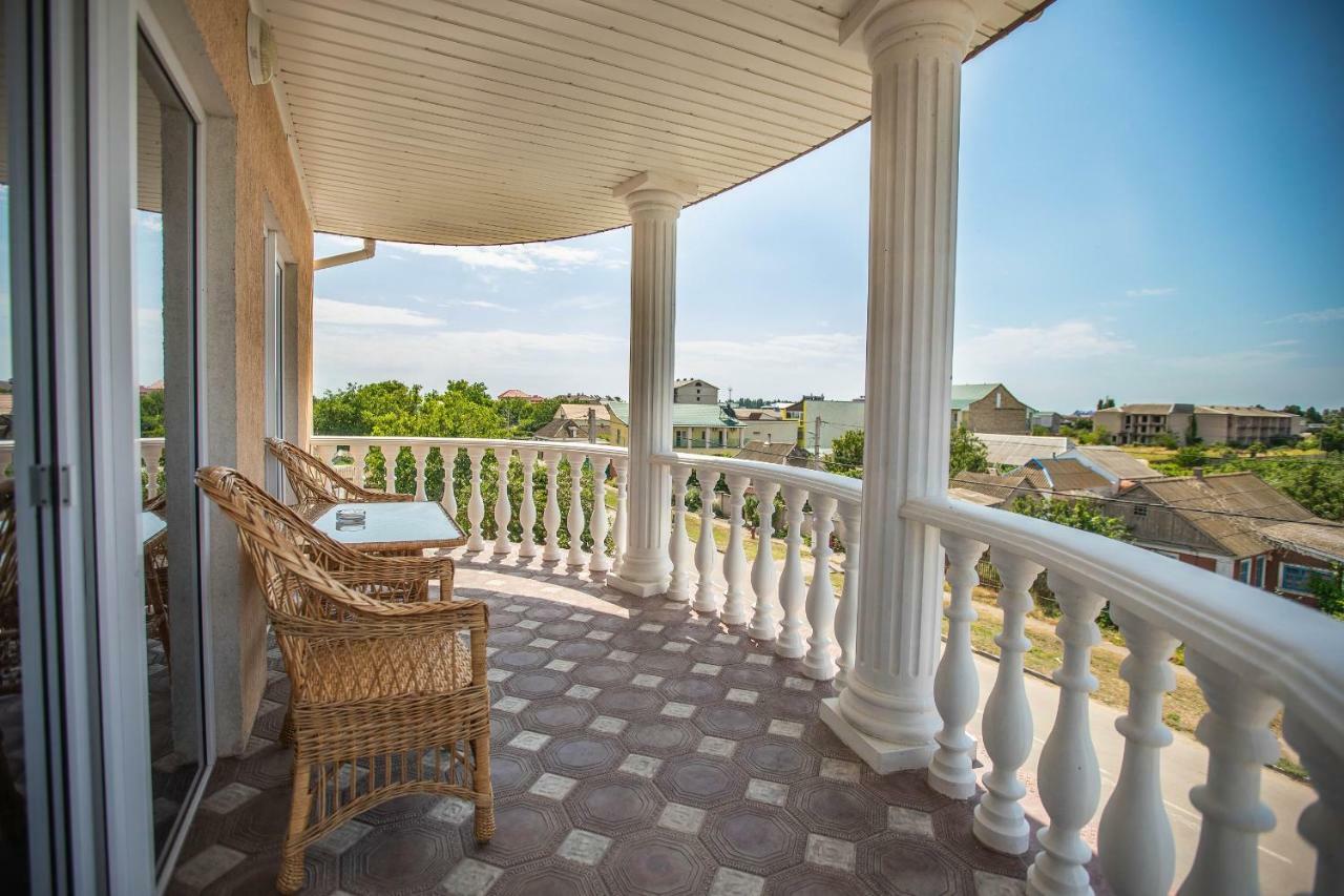 Amalia Hotel Zaliznyi Port Extérieur photo
