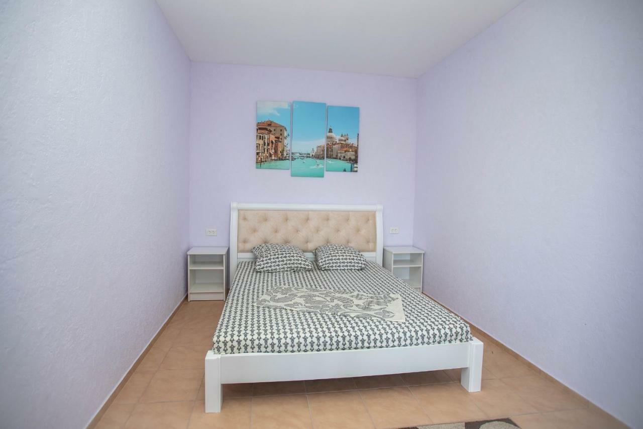 Amalia Hotel Zaliznyi Port Extérieur photo