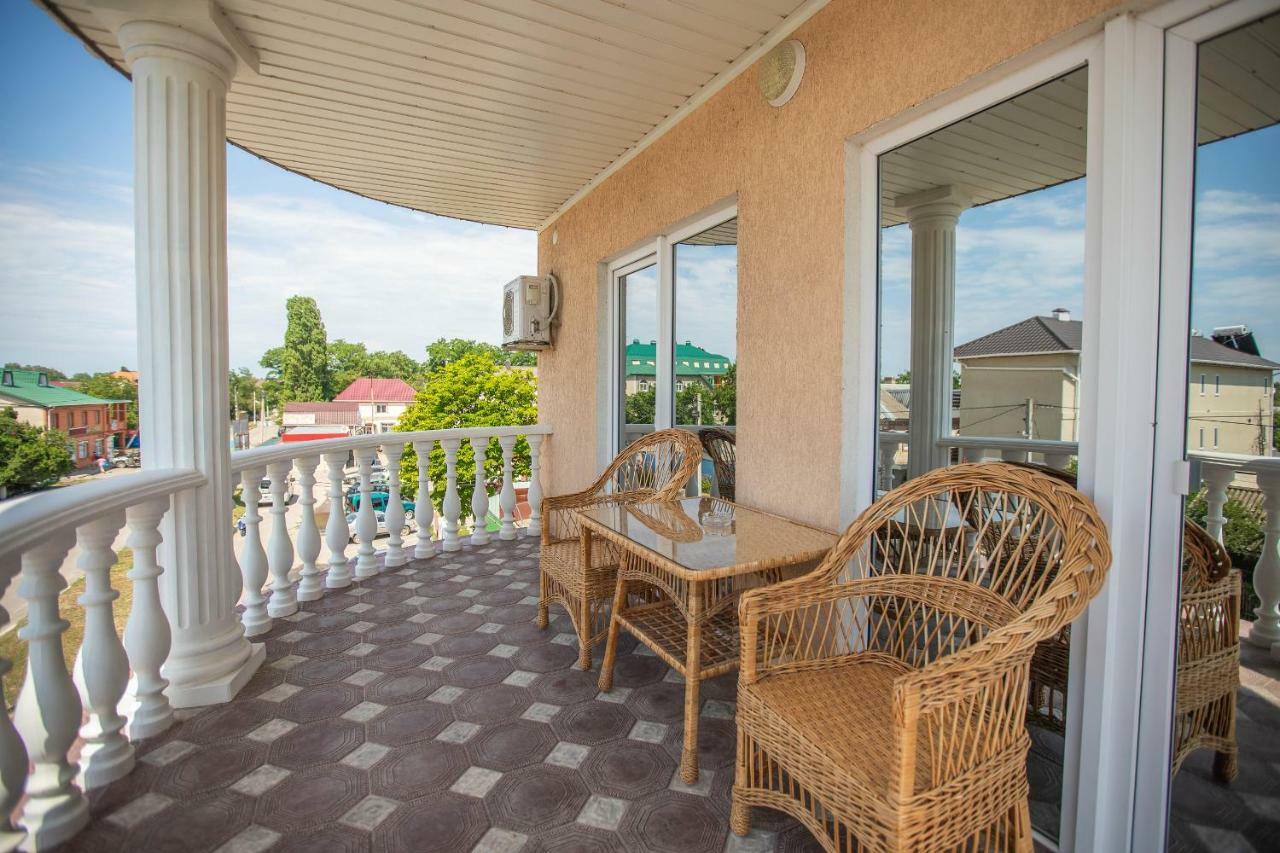 Amalia Hotel Zaliznyi Port Extérieur photo