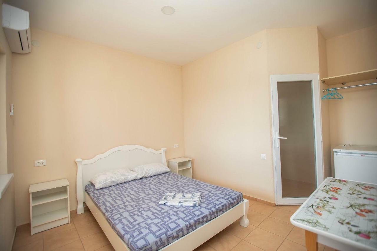 Amalia Hotel Zaliznyi Port Extérieur photo