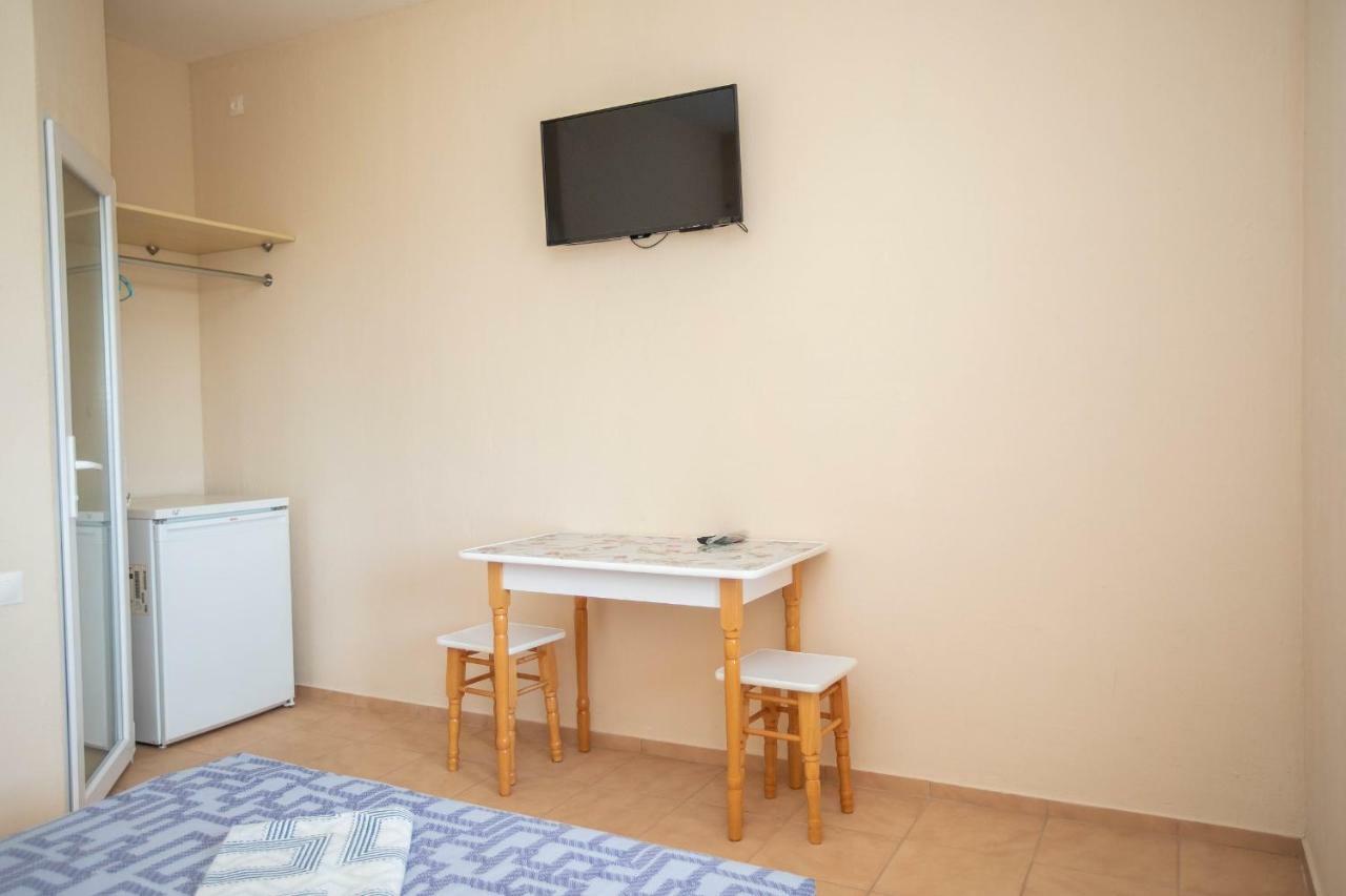 Amalia Hotel Zaliznyi Port Extérieur photo